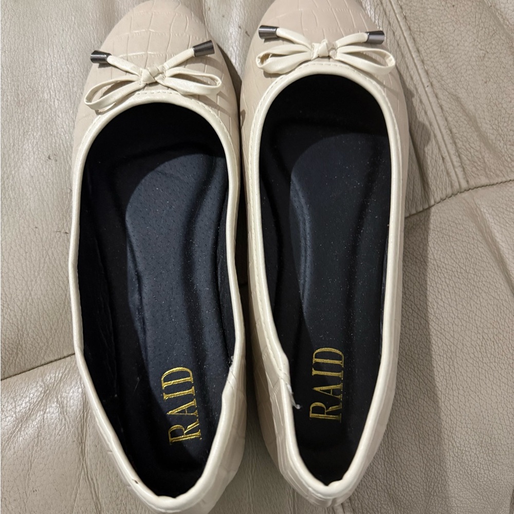 Women's Tan Flats